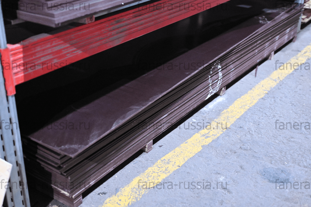 Fanera-Russia Фанера березовая лам. ФОФ 12мм сорт III/III 120/120 2500х1250мм 516_3-removebg-preview-min.png